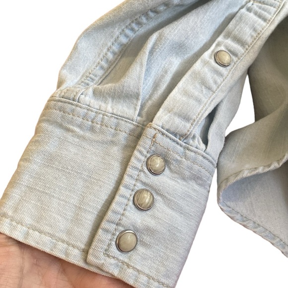 Levi’s Light White Wash Western Chambray Button Down shirt womens size L - Picture 7 of 10